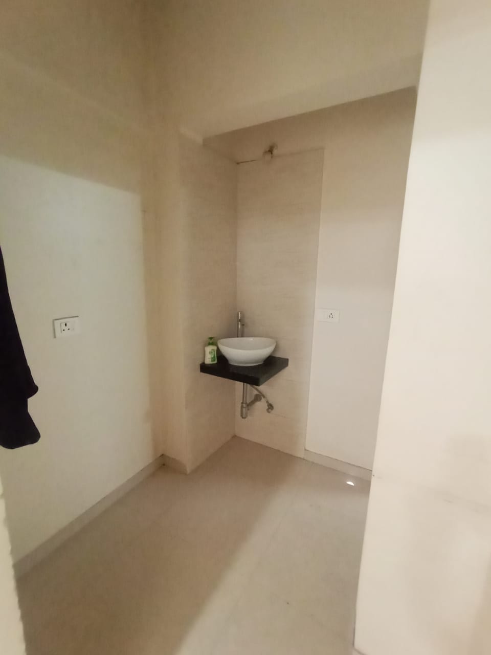 2 BHK Semi Furnished in Beach Tower , Prabhadevi